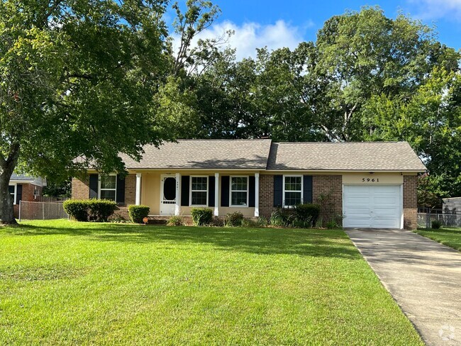 Building Photo - Conveniently Located Home with Fenced Back...