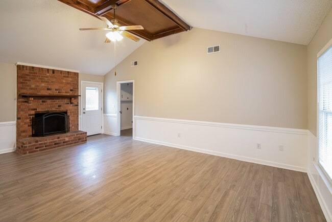 Photo - 108 Totem Ct