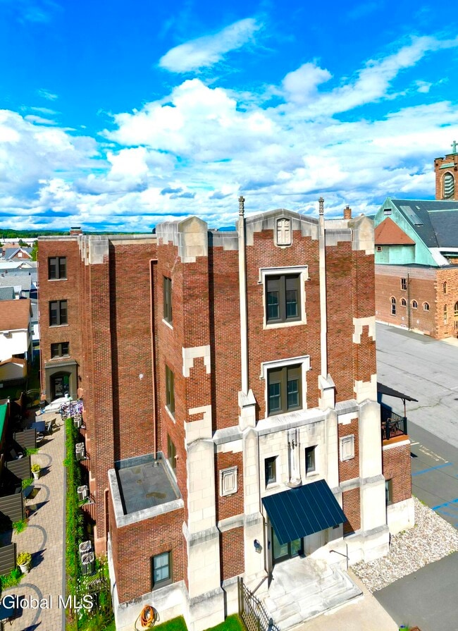 Photo - 34 William St Unit 402