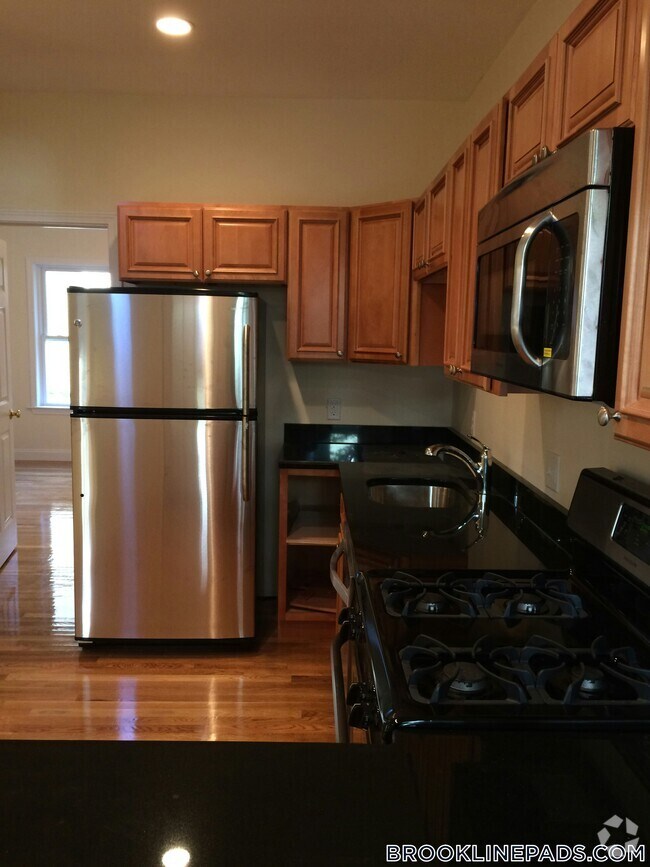 Building Photo - 172 Fuller St Unit 1 Rental
