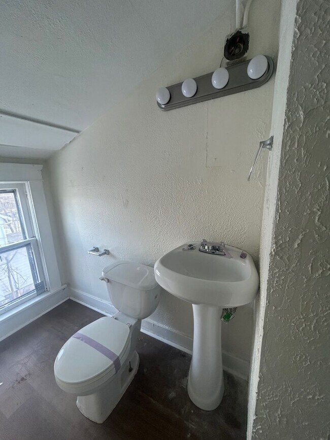 Photo - 1231 W 5th St Unit 1231 W 5th St- 3