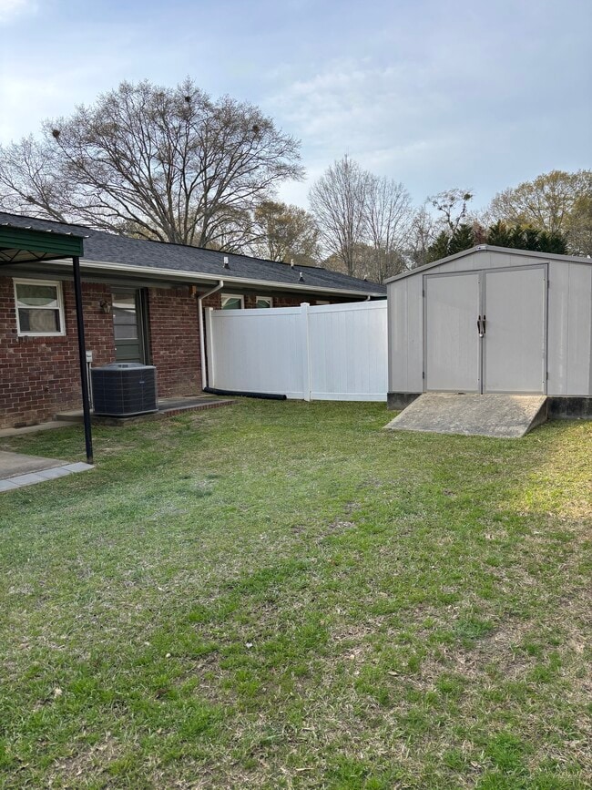 Photo - 8686 Bowden St