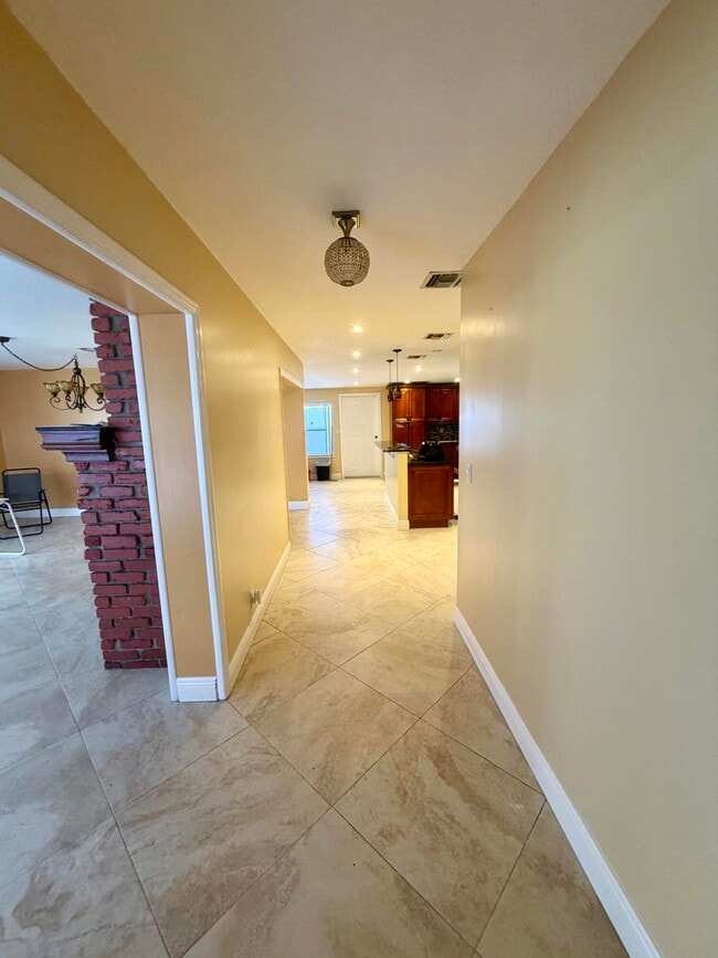 Photo - 2425 Ceceile Ave
