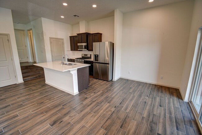 Immediate Move In Available! - Immediate Move In Available! Townhome