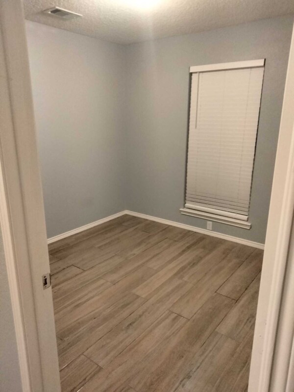 Photo - 565 Primrose Ln