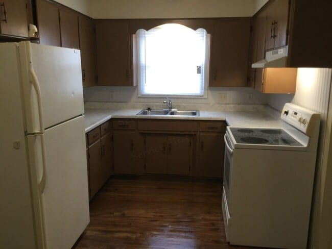 Building Photo - Auburn St 4-Plex Unit A