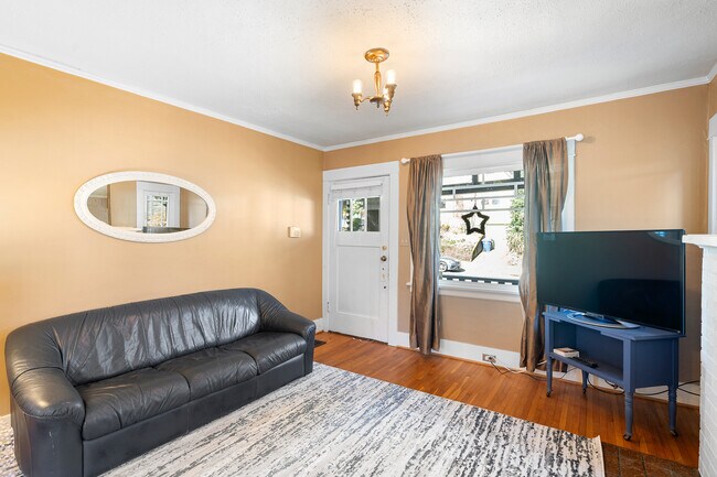 Photo - 4828 NE Flanders St