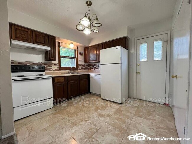 Photo - 910 E Railroad Ave