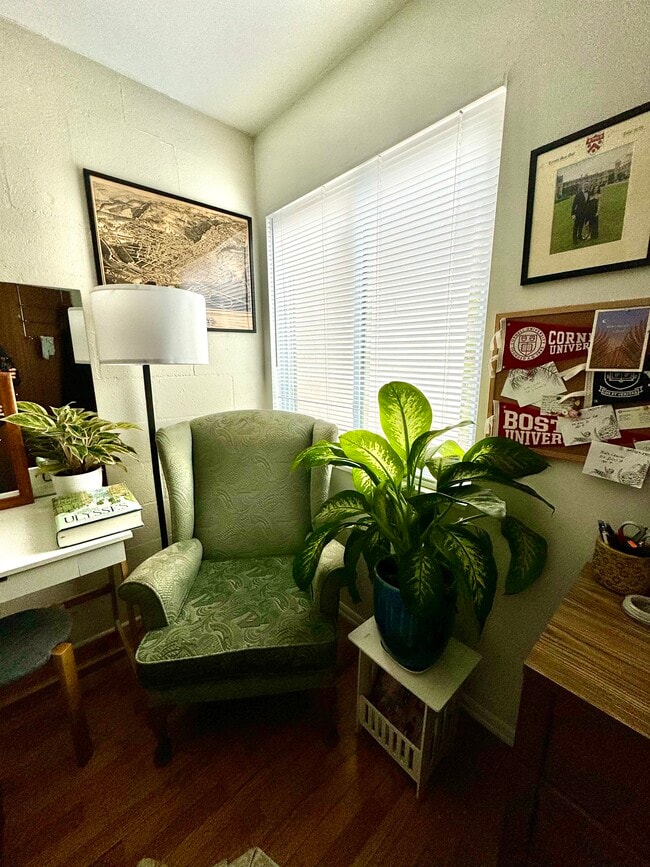 212 Giles St Furnished Free Parking