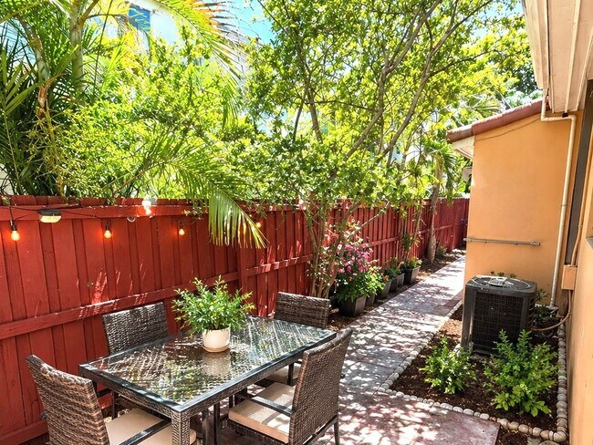 Photo - 1136 Northeast 17th Way, #1-2 Unit #1-2