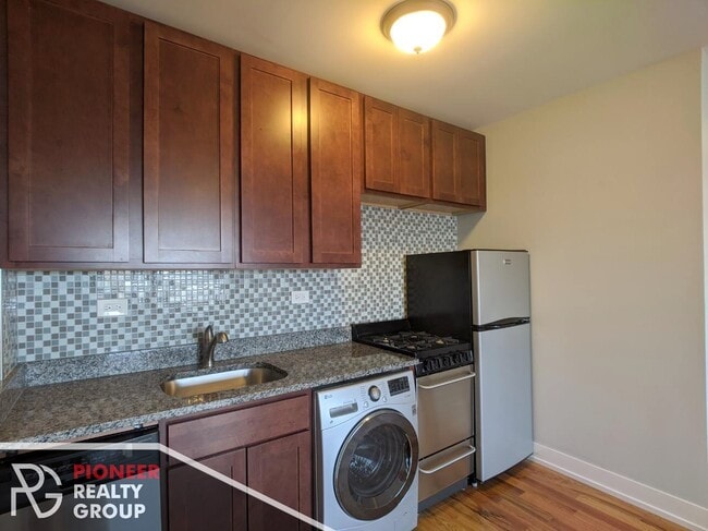 Building Photo - 510 W Arlington Pl Unit 4 Rental