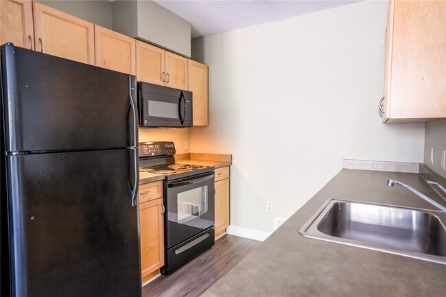 Photo - 270 Exchange Blvd