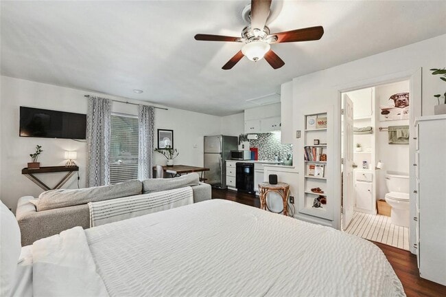 Photo - 1103 Kenwood Ave