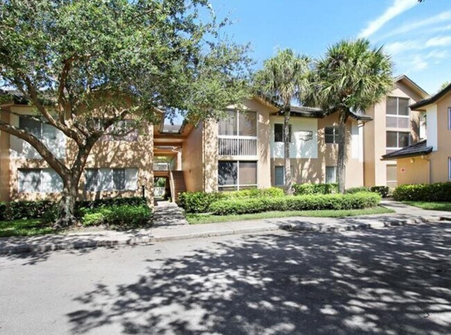 Building Photo - 9901 Westview Dr Unit 322 Rental