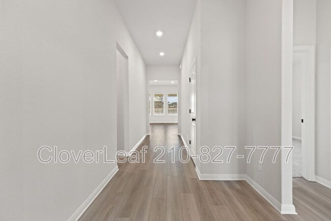 Photo - 200 Swinging H Ln