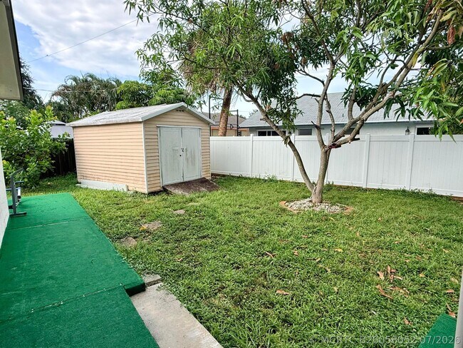 Photo - 180 SW 32nd Terrace
