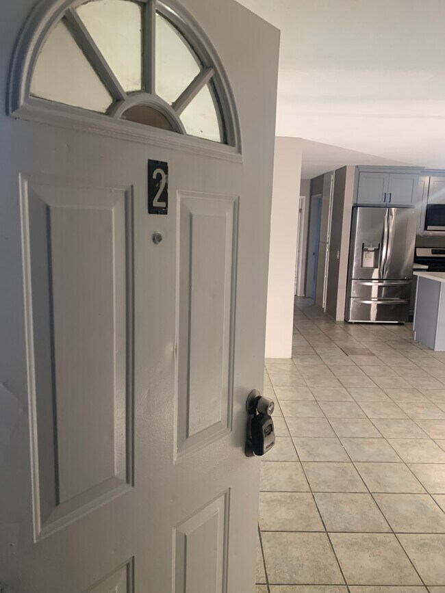 Building Photo - 250 N Hargrave St Unit 2