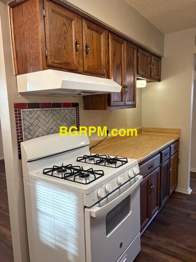 Photo - 3 BD, 1 1/2 BA, Home in Sherwood