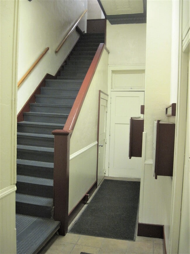 Photo - 15 E Main St