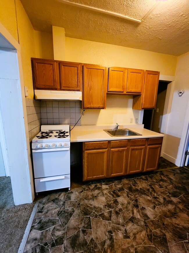 Building Photo - 53 W 9th St Rental