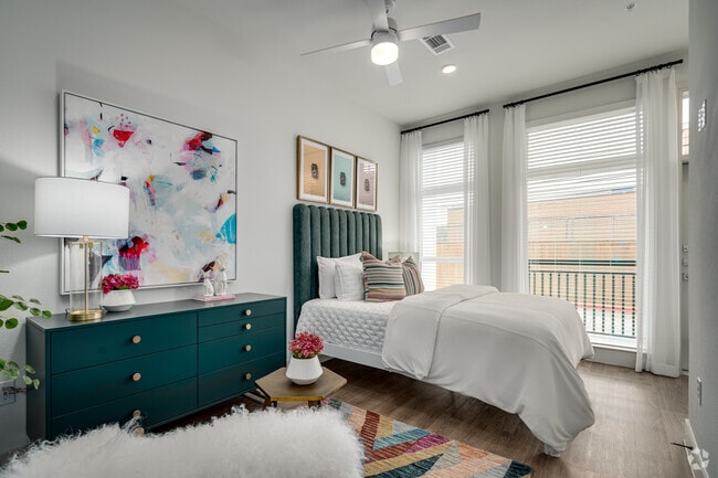 Estudio - 448SF - Revl Med Center