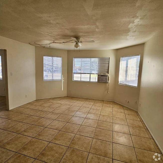Building Photo - 2410 W Sierra St Rental