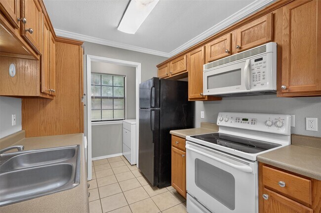 Photo - 3636 Greenacres Place Dr Unit 3636 Green Acres #60