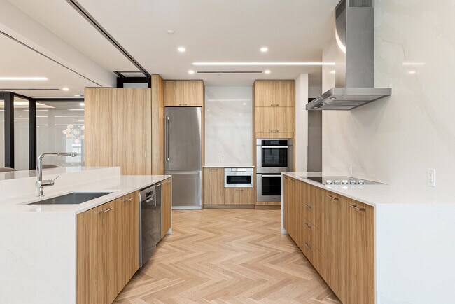 Photo - 4705 Center Boulevard