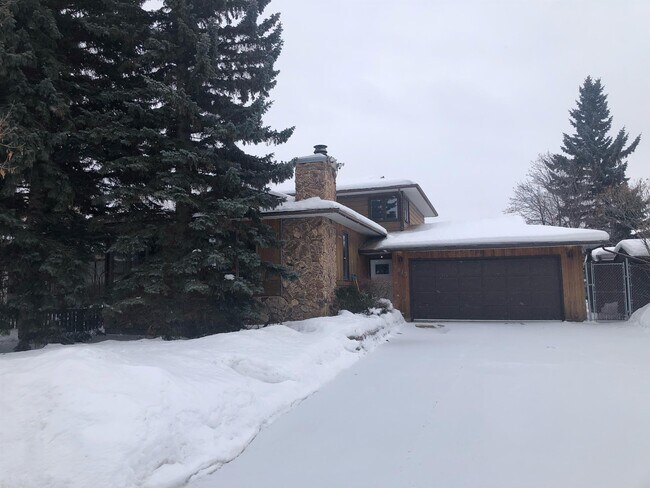 Building Photo - 9813-9875 75 Ave