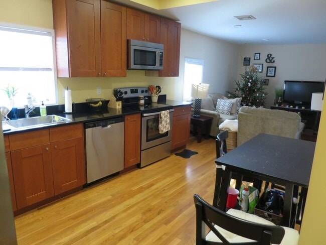 Photo - 60 William St Unit 2