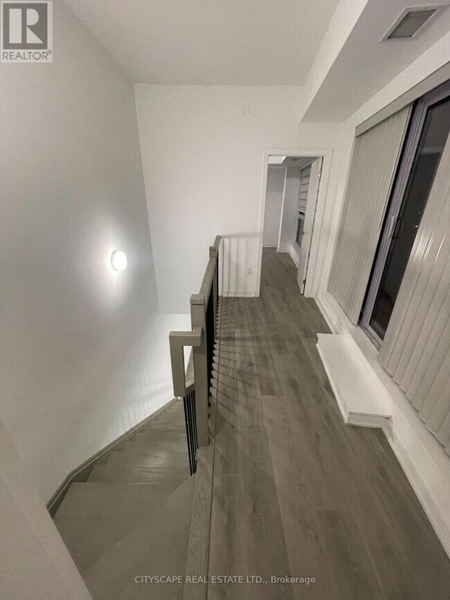 2433 Dufferin St Unit PH09