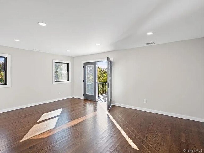 Photo - 42 Lamport Ave