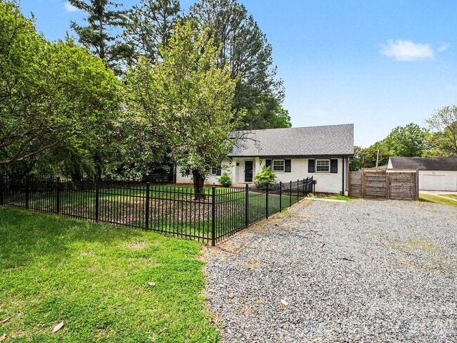 Building Photo - 782 Union St S