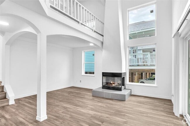 Building Photo - 1031 15th St Rental