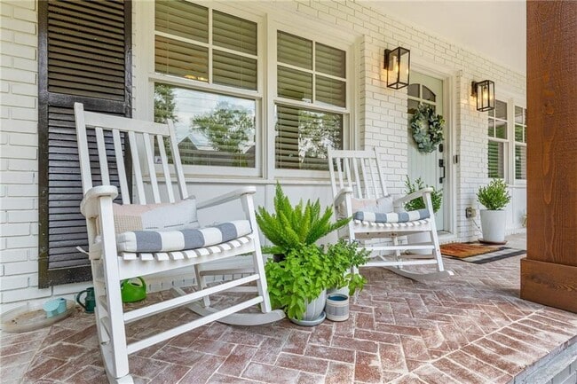 Photo - 2357 Cortez Way NE