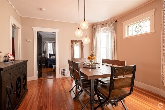 Building Photo - 8 Hallam St Unit 2 Rental