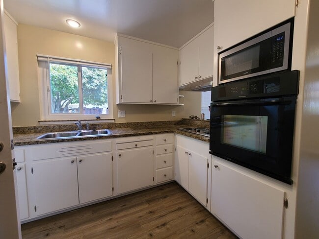 Photo - 1474-1476 Merry Ln Unit 2