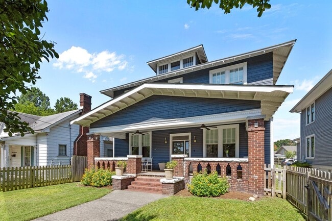 Building Photo - Gorgeous Renovation near Downtown Durham -... Rental