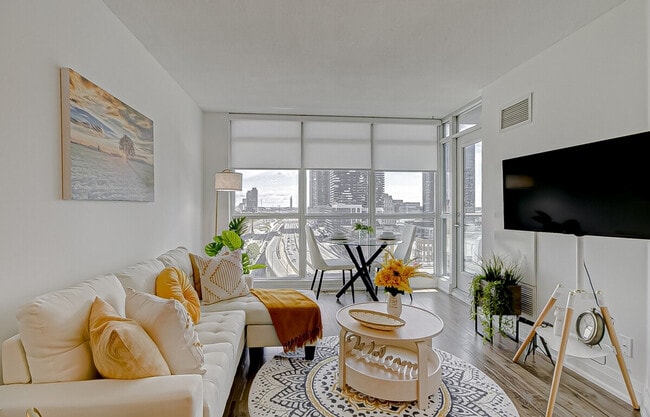 Building Photo - 482 Lake Shore Blvd W Unit ID1345792P