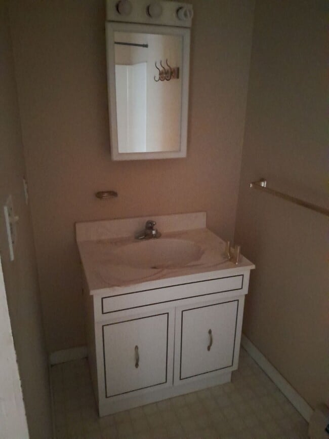 Bathroom - 110 Ferry St Apartments Unit 1F