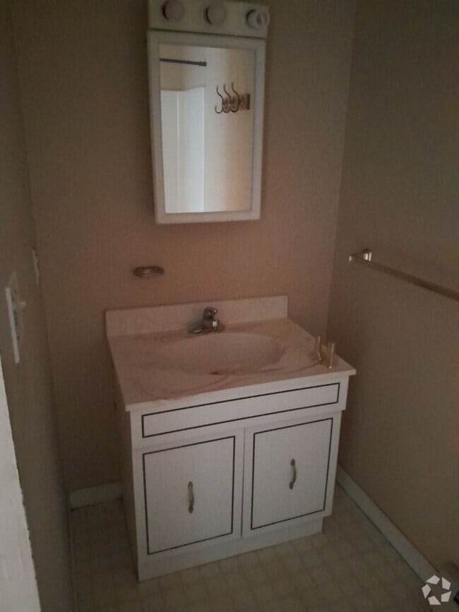 Building Photo - 110 Ferry St Unit 1F Rental