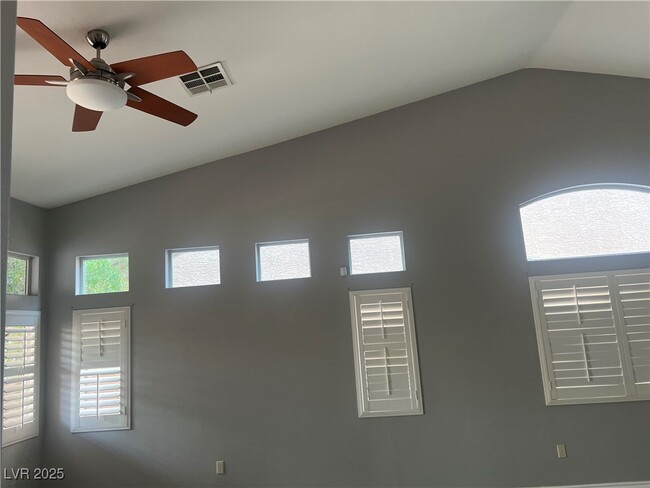 Building Photo - 9688 Emeraude Ave