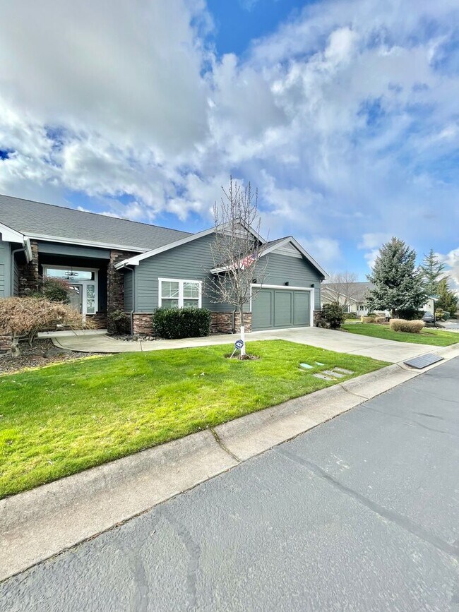 94 Skyhawk Dr