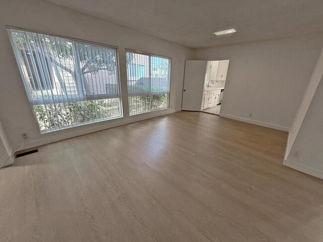 Photo - 833 S Plymouth Blvd Unit 839-1