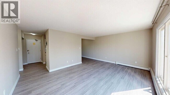 Photo - 9807-9108 108 Ave