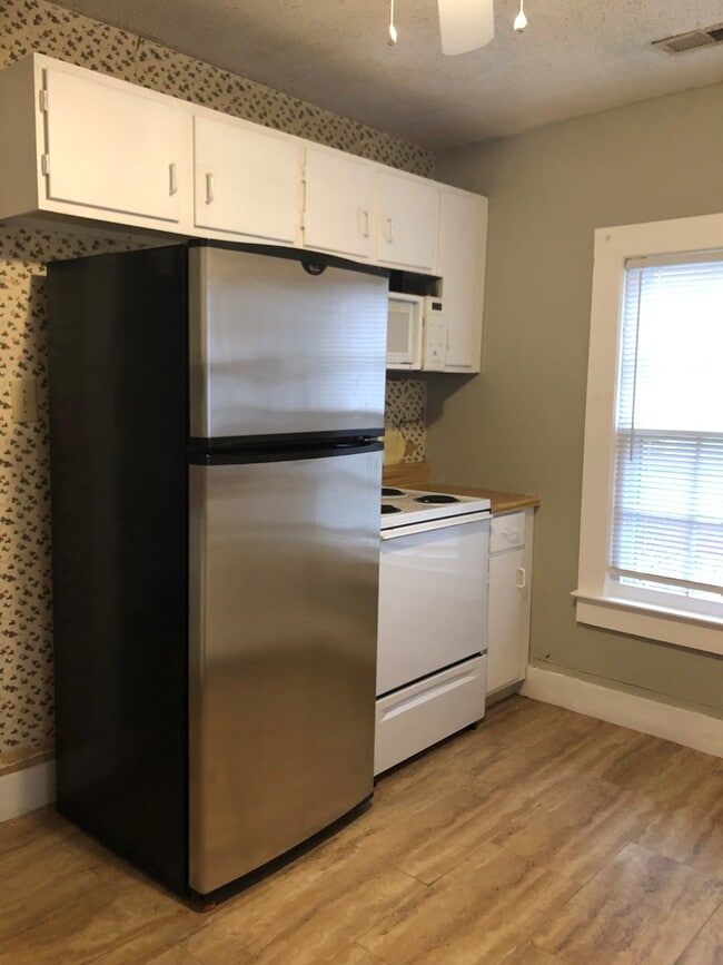 Photo - 716 Lucas St