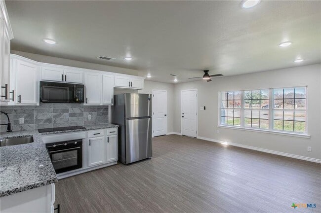 Photo - 311 N Smith St Unidad A
