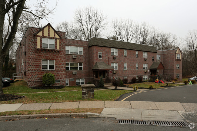 Foxchase Park Apartments