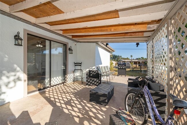 Photo - 944 Halstead St