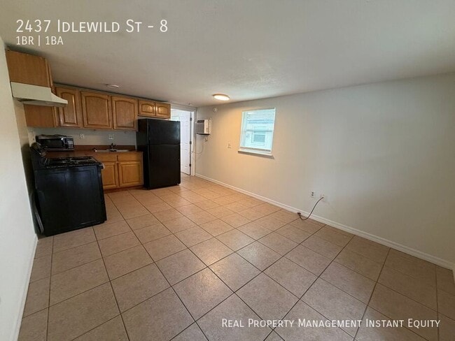 Photo - 2437 Idlewild St Unit 8